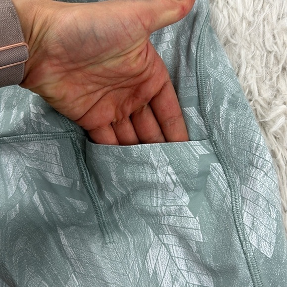 Lululemon Swift Speed High-Rise Short 8" Reverberate Chevron Jacquard Silver - Picture 4 of 6